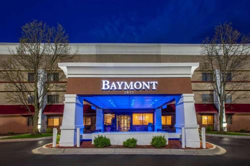 hotels with balcony in Grand Rapids