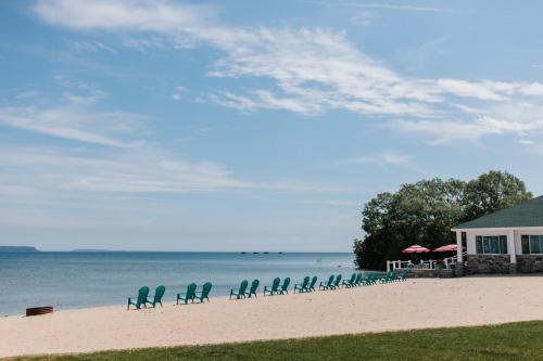 hotels with balcony in Michigan
