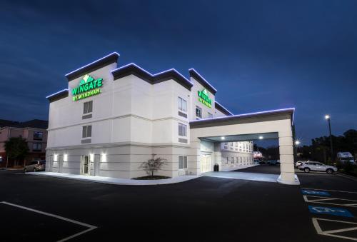 hotels with balcony in Augusta