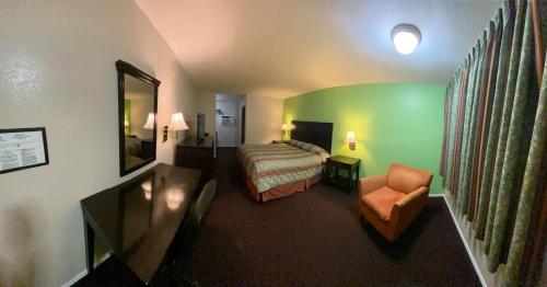 hotels with balcony in Leesville