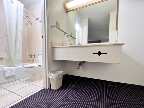 hotels with balcony in Baton Rouge