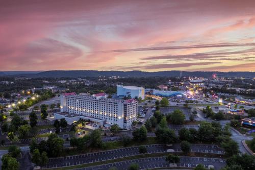 hotels with balcony in Harrison