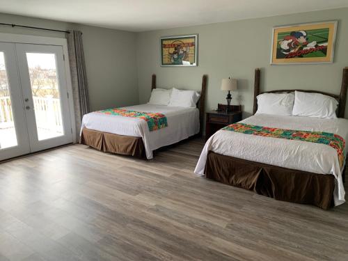 hotels with balcony in Missouri